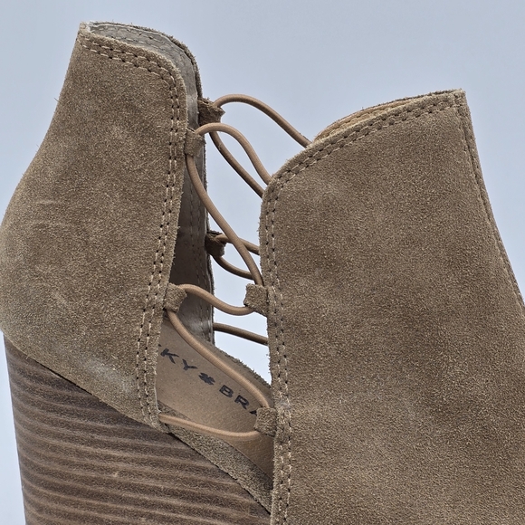 Lucky Brand Reevas Wedge Peep-Toe Ankle Booties, Tan Suede, Women's 10 - Picture 7 of 16
